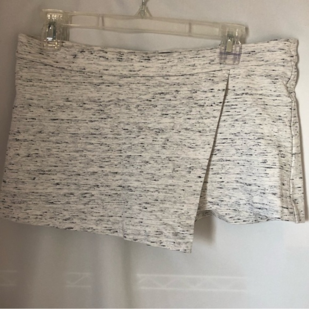 Aritzia speckled grey wrap skort size L